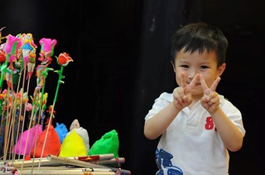 Nặn mâm ngũ quả tò he